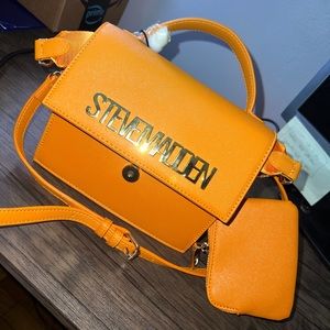 Steve Madden Orange Crossbody Purse
Viral Tiktok Strap
Brand New With Tags